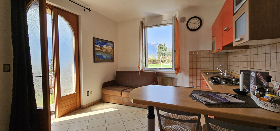 ferienwohnung-malcesine-gardasee-mit-pool-2024-app1-