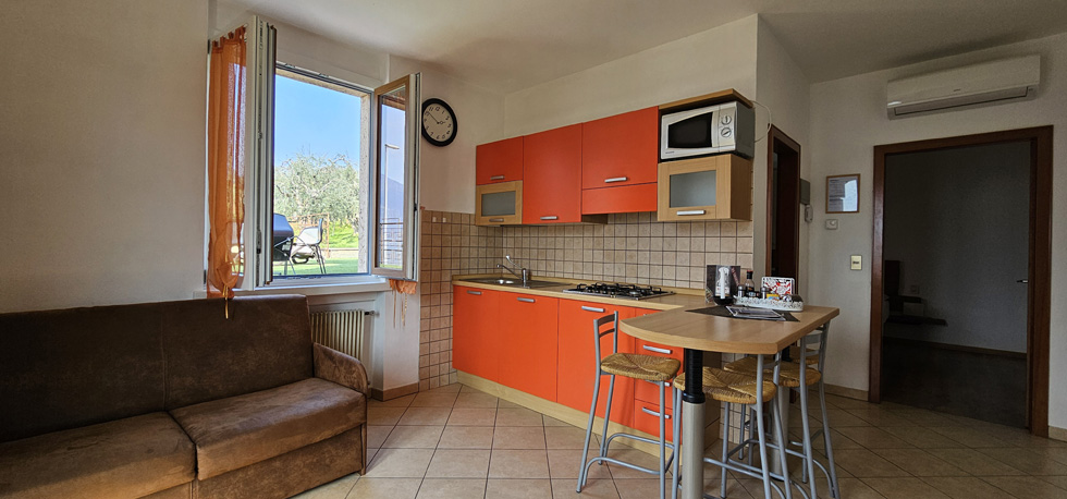ferienwohnung-malcesine-gardasee-mit-pool-2024-app1-