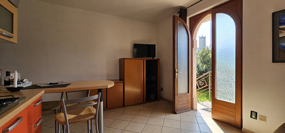 ferienwohnung-malcesine-gardasee-mit-pool-2024-app1-