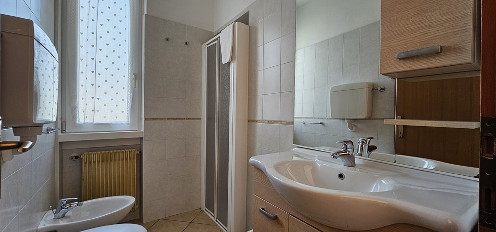 ferienwohnung-malcesine-gardasee-mit-pool-2024-app1-