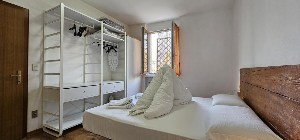 ferienwohnung-malcesine-gardasee-mit-pool-2024-app1-