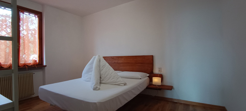 ferienwohnung-malcesine-gardasee-mit-pool-2024-app1-