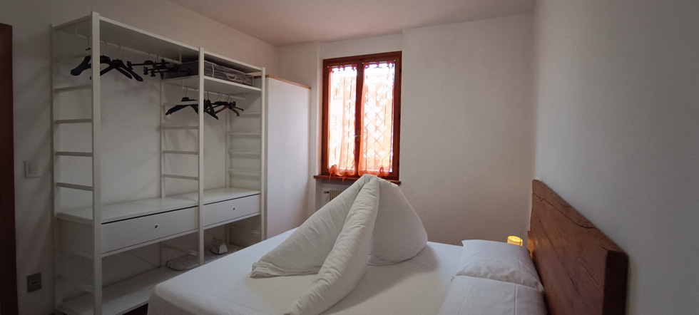 ferienwohnung-malcesine-gardasee-mit-pool-2024-app1-