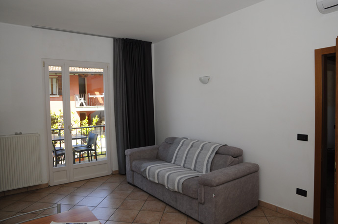 ferienhaus-gardasee-malcesine-mit-pool-app06-2024-