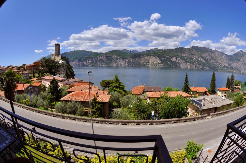 ferienhaus-gardasee-malcesine-mit-pool