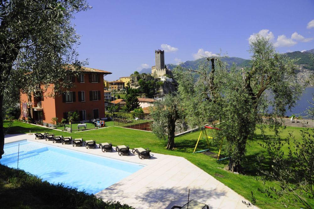 ferienhaus-gardasee-malcesine-mit-pool
