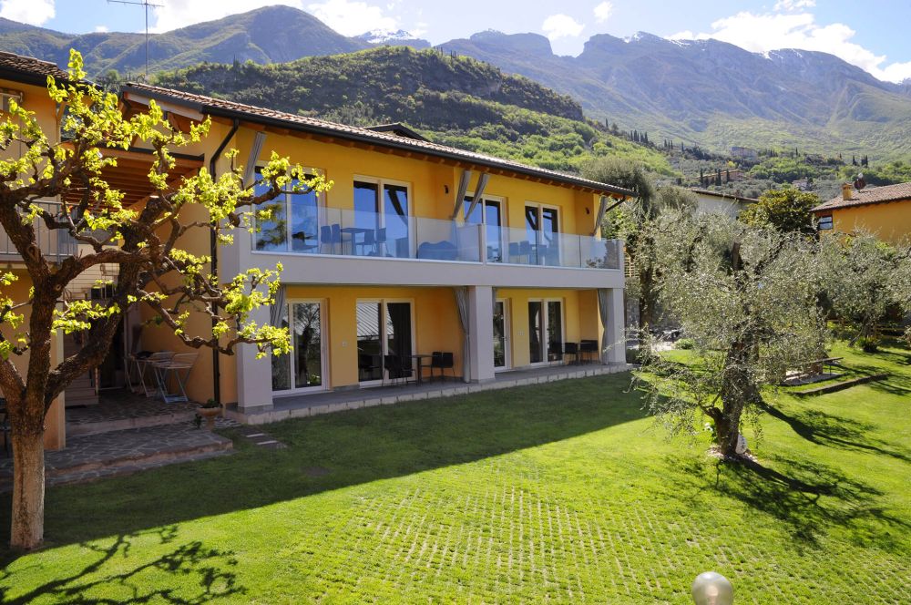 ferienhaus-gardasee-malcesine-mit-pool
