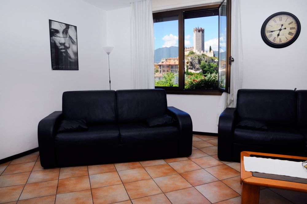 ferienwohnung-gardasee-malcesine-mit-pool